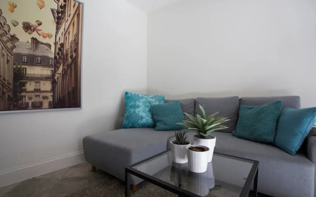 Saint Pauls Suite 24