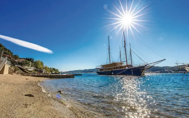 Amazing Home in Supetarska Draga With 3 Bedrooms and Wifi