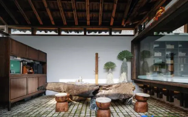 Overlooking Stream · Mountain Secret Retreat | Luxury Private Hot Spring Quiet Courtyard Resort
