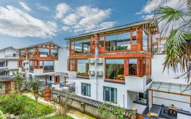 Dujiangyan Floating Spa Resort Villa