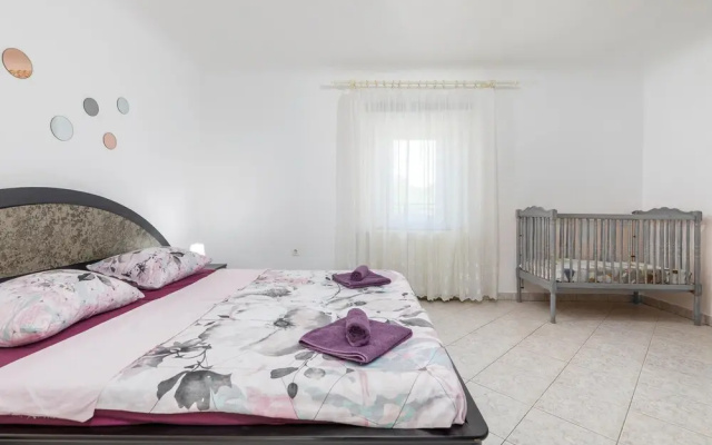 Nice Home in Vodnjan With Wifi and 2 Bedrooms