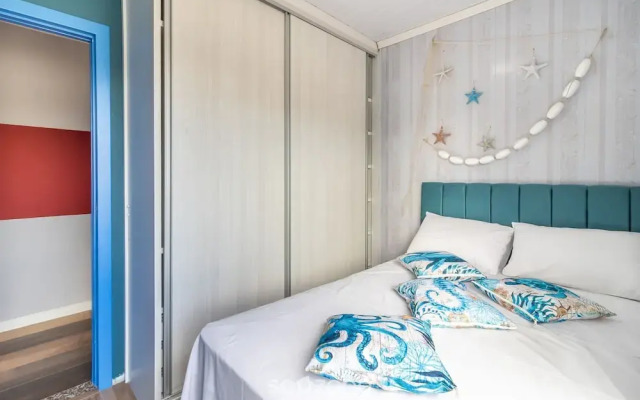 Apt w/ Balcony, 3 Bedrooms Close to Beach Rsu3842