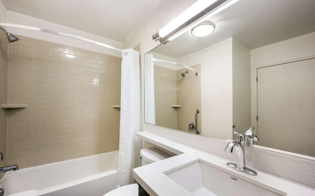 Sonesta Simply Suites Silicon Valley Santa Clara