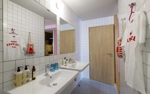 Mob Hotel Paris les Puces