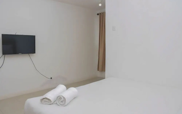 Cozy And Strategic Studio At Bassura City Apartment