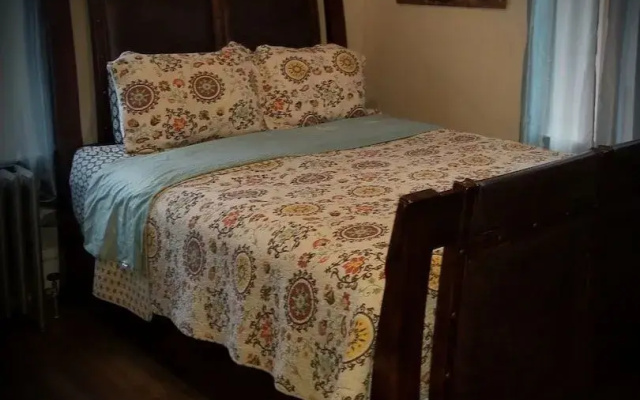 Hatfield McCoy House Inn