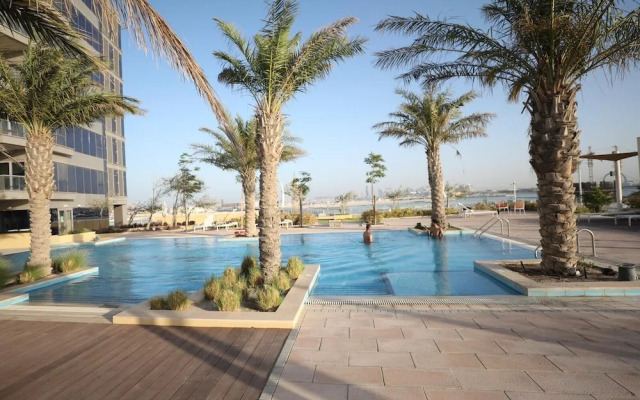 Waterfront 2 Bed Apartment Sleeps 4 With Parking