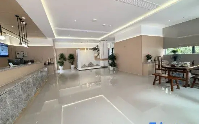 Yichun Quanjie Holiday Hotel (Wentang Gujing Quanjie)
