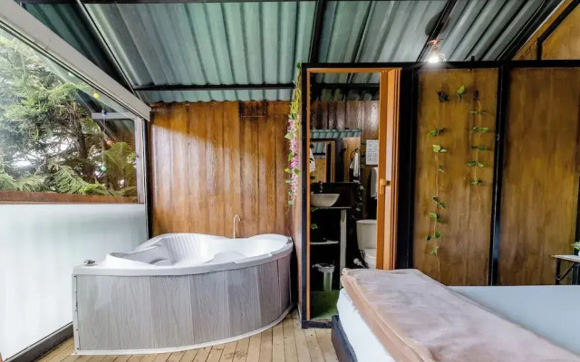 Lakeview Cabin with Jacuzzi in Guatapé