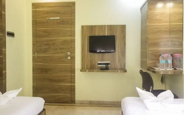Hotel Benzy Palace