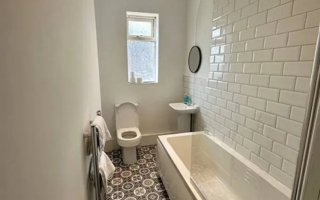 Large Five Bedroom Home with parking