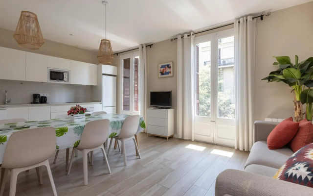 ApartEasy - Family 4-Bedroom Apartment
