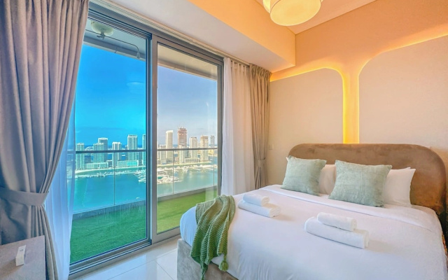 Sea View Retreat with Ain Dubai