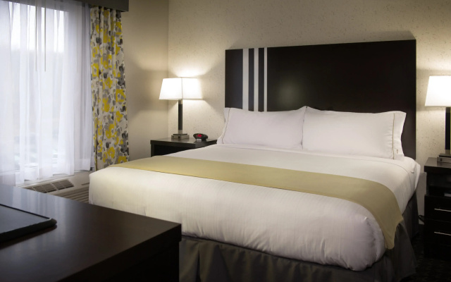 Holiday Inn Express And Suites Madison Centra