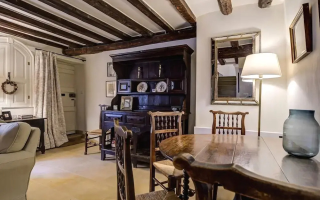 2 Lawrence Lane, BURFORD