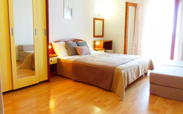 Apartment Bor - with great view: A1Garbin Makarska, Riviera Makarska