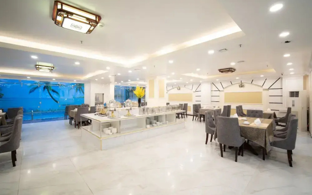 Me Q Beach Hotel & Apartment