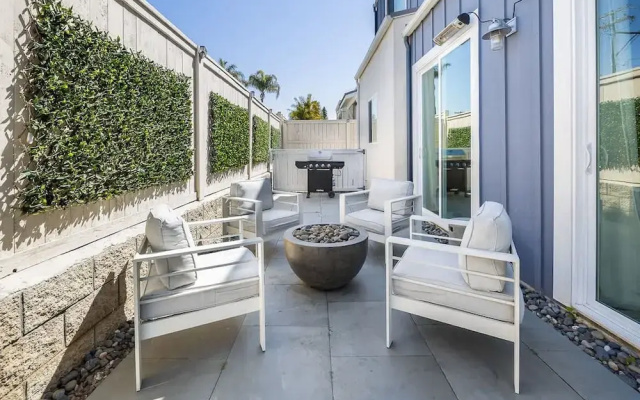 Large 4 Bedroom Close To Beach