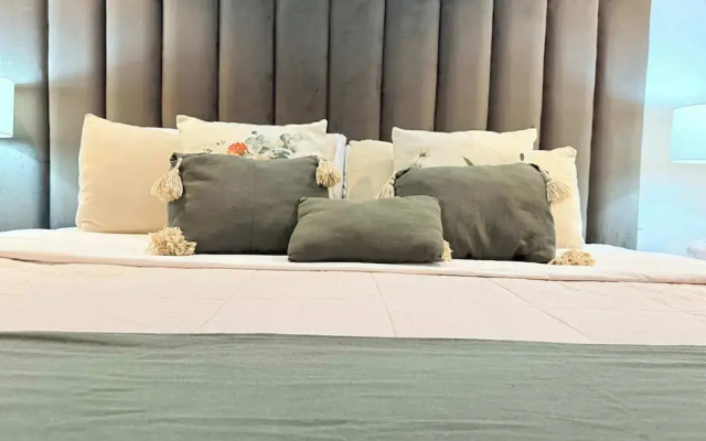 Bolongo 1BR Your Exclusive Oceanfront Escape