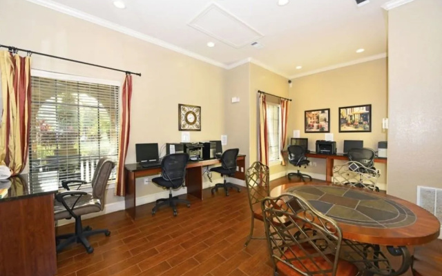 Bella Piazza Resort-Two Bedroom Condo - 907/923 FEM