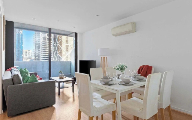 Central 2BR Apt by Melbourne Central, City Views