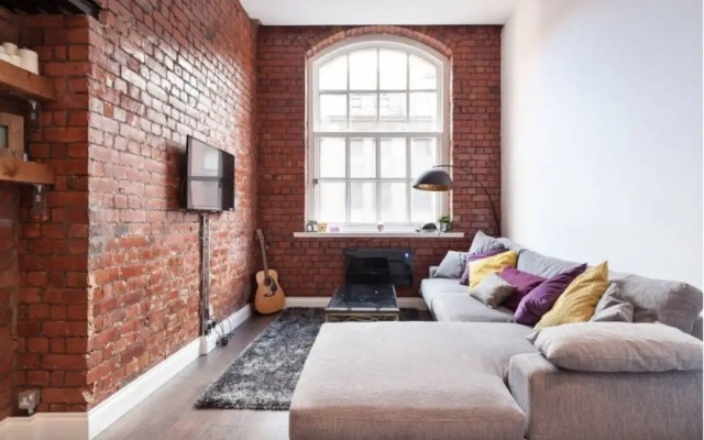 Beautiful 2 Bed Duplex w/ Mezzanine in City Centre
