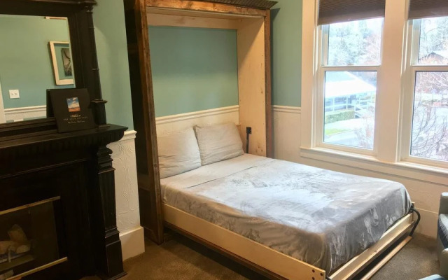 The Groveland Hotel