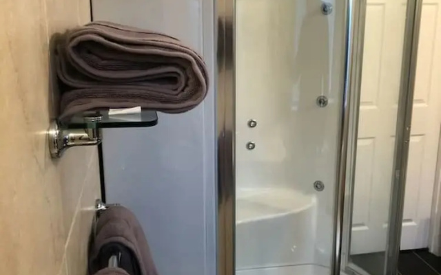 Discreet Luxury, Super House!