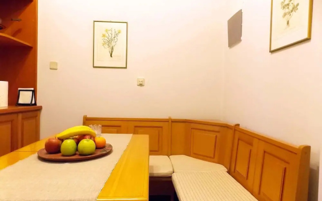 Glyfada Spacious Apartment Garden