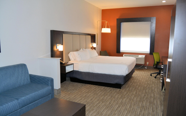 Holiday Inn Express & Suites by IHG