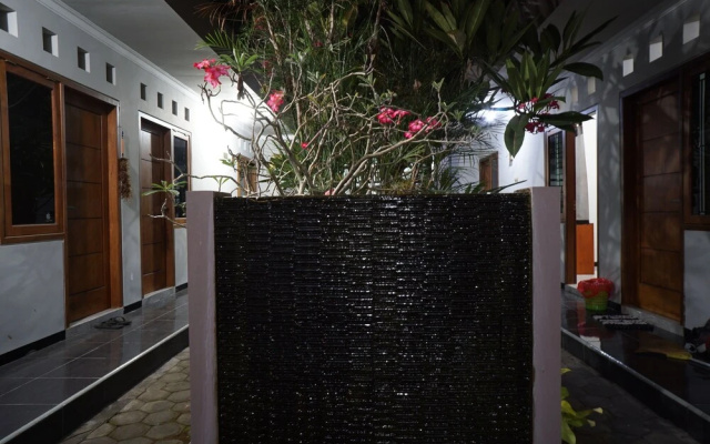 OYO Life 93045 Kost Putra Bu Ketut