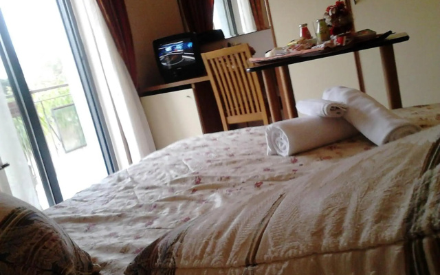 Hotel Happy Days