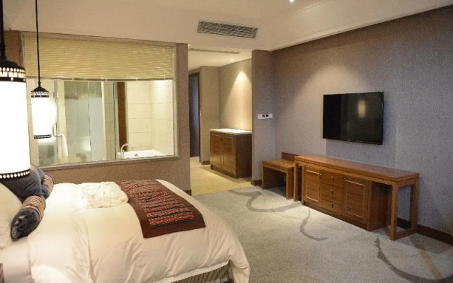 Qomo Langzong Hotel