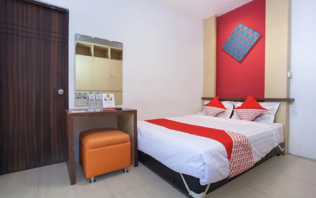 OYO 155 Metro House
