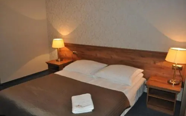 Hotel Pod Różami