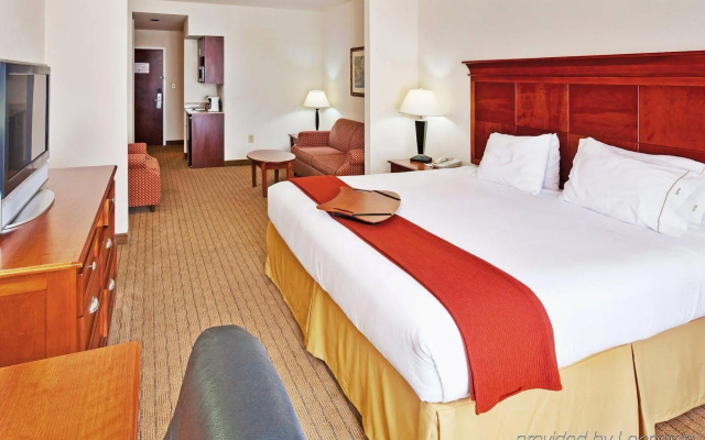 Holiday Inn Express Hotel & Suites Dyersburg by IHG
