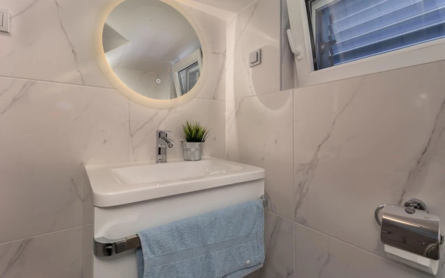 Awesome Home in Dramalj With Wifi and 5 Bedrooms