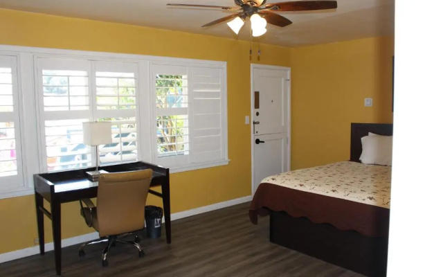 Carmel Wayfarer Inn