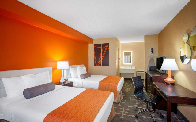 Howard Johnson by Wyndham College Park