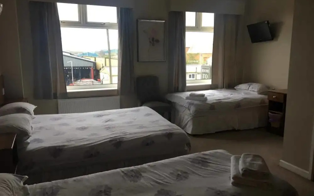 Fitzwilliam Arms Hotel