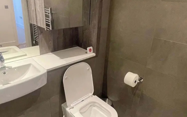 1 Bed Apartment- Sleeps 2, Parking, Pets Allowed