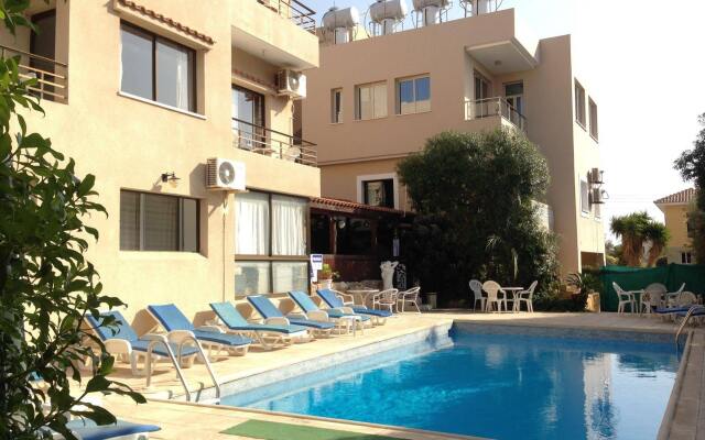 Апартаменты Panklitos Tourist Apartments бассейн
