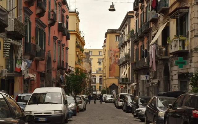 La Cartolina di Napoli Free Parking for Small Cars Only