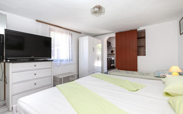 Amazing Home in Premantura With Wifi and 2 Bedrooms