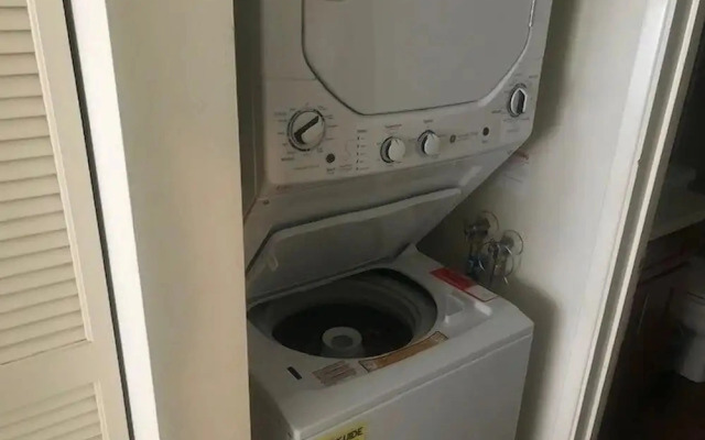 Discovery Bay One Bedroom Condos with Kitchen & Free Wifi!