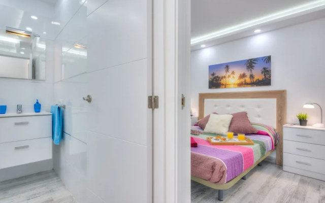 Tidy Apartment, Small Terrace and Air Conditioning