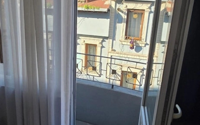 Taksi̇m Mi̇lenyum Aparths