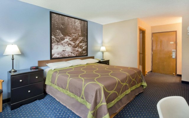 Super 8 by Wyndham Rockford I-90/Casino District