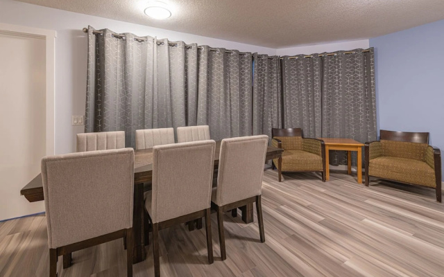 One Bedroom Suite with BBQ & huge Patio