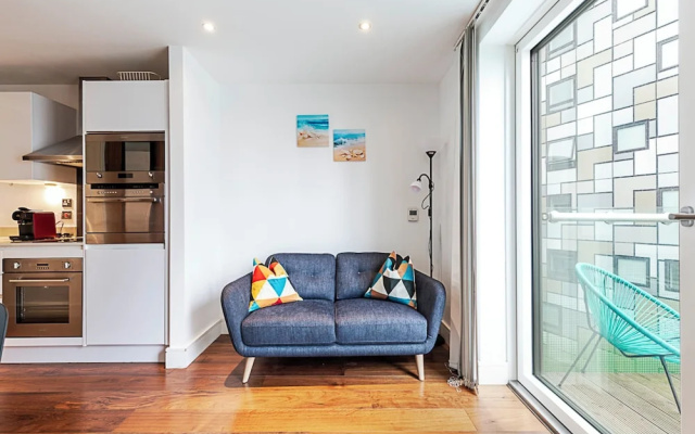 Chic Studio With Skyline Views